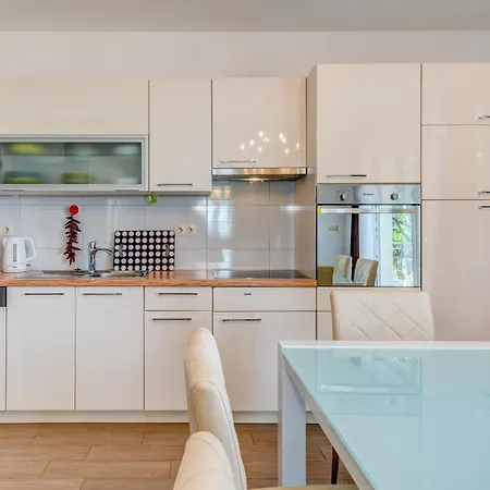 Holiday home Figa Omis