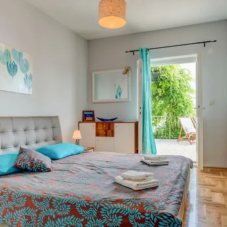 Holiday home Figa Omis